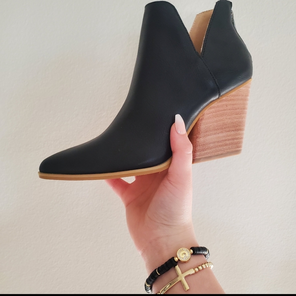 Comfortable Black Pointed Toe Bootie